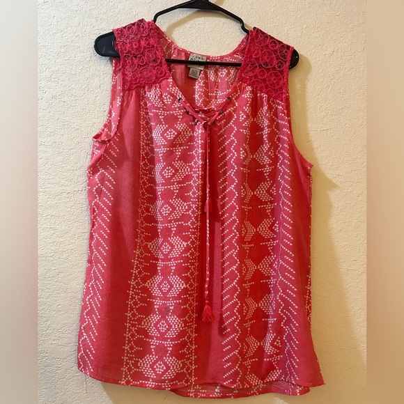Como Vintage Tops - Como Vintage Women’s Sleeveless Red And White Blouse with Lace Shoulders XL